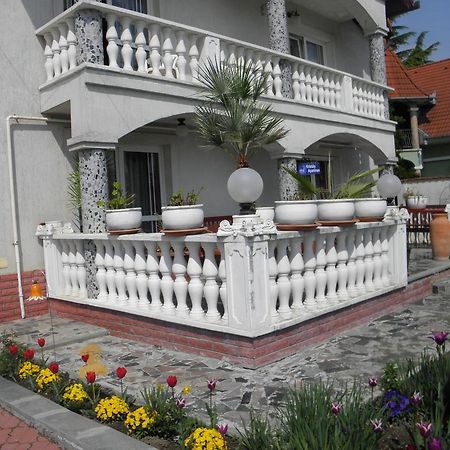ヘーヴィーズ Kristaly Apartman Bed & Breakfast エクステリア 写真