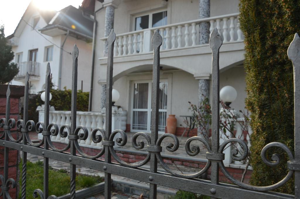 ヘーヴィーズ Kristaly Apartman Bed & Breakfast エクステリア 写真