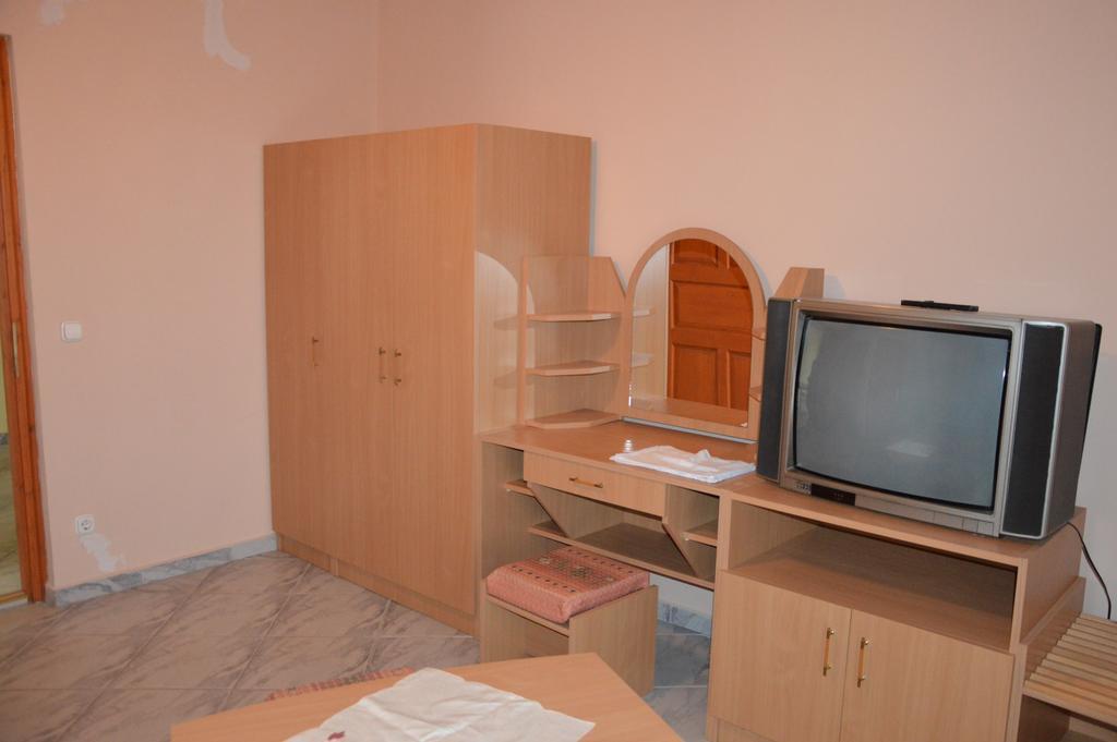 ヘーヴィーズ Kristaly Apartman Bed & Breakfast エクステリア 写真