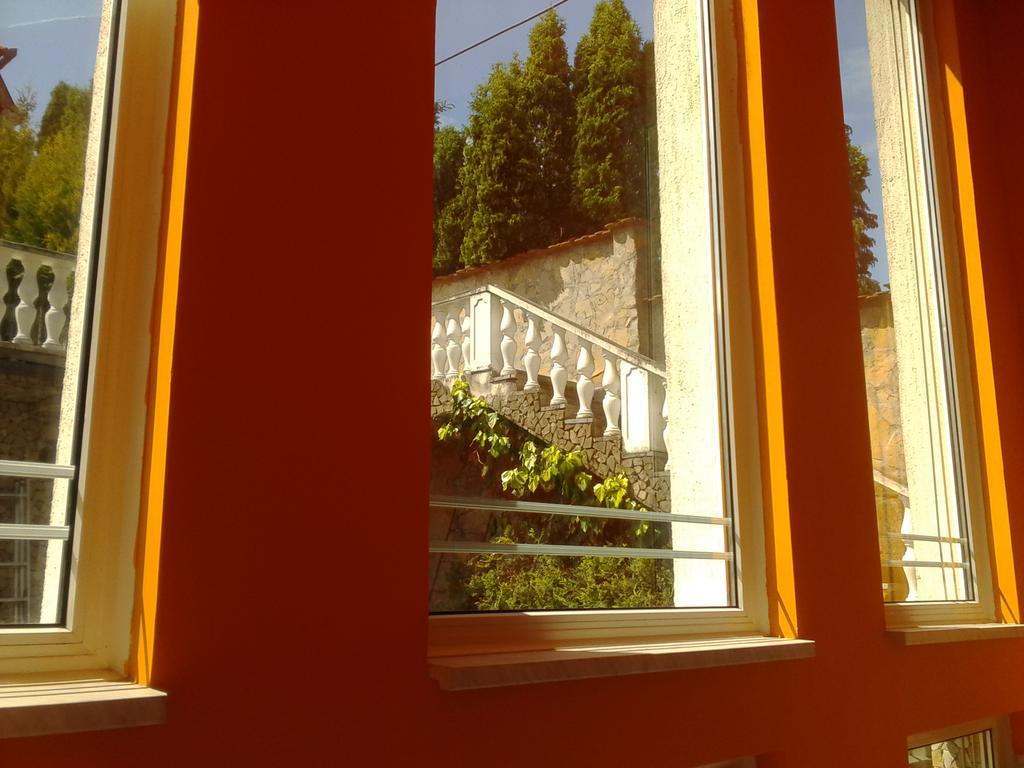 ヘーヴィーズ Kristaly Apartman Bed & Breakfast エクステリア 写真