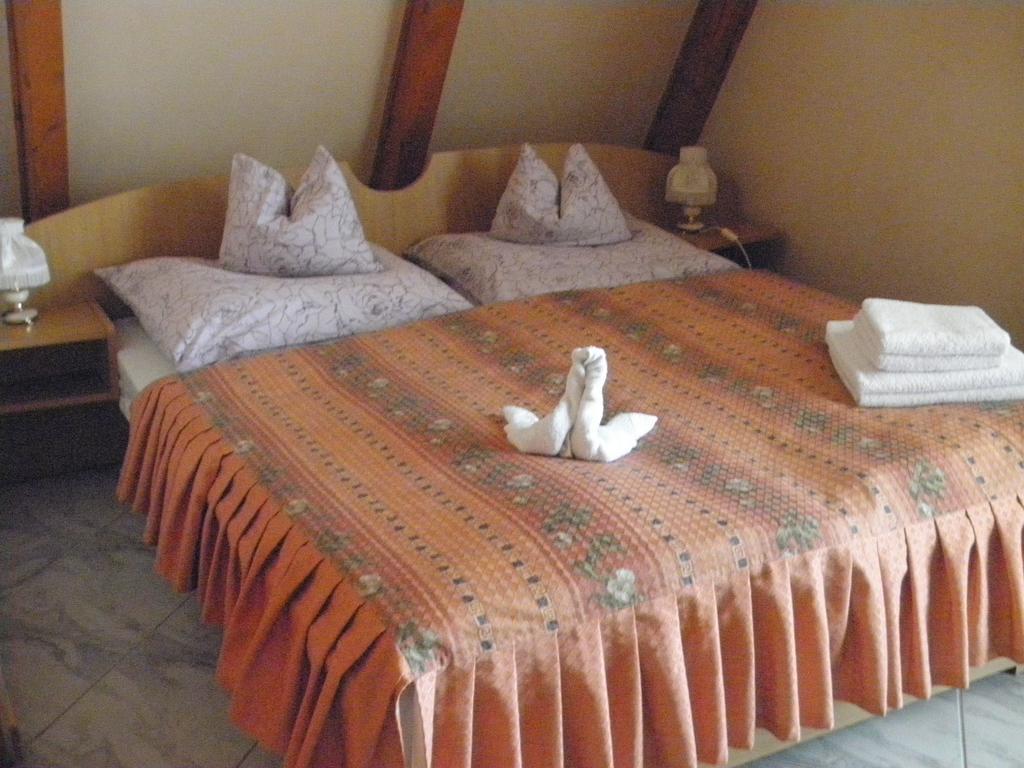 ヘーヴィーズ Kristaly Apartman Bed & Breakfast エクステリア 写真