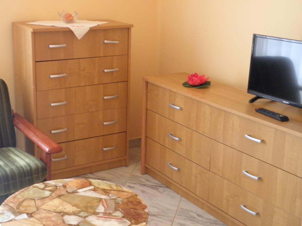 ヘーヴィーズ Kristaly Apartman Bed & Breakfast エクステリア 写真