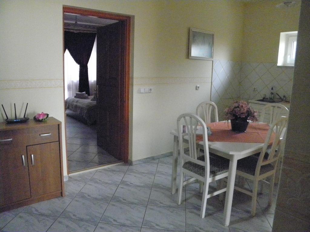 ヘーヴィーズ Kristaly Apartman Bed & Breakfast エクステリア 写真