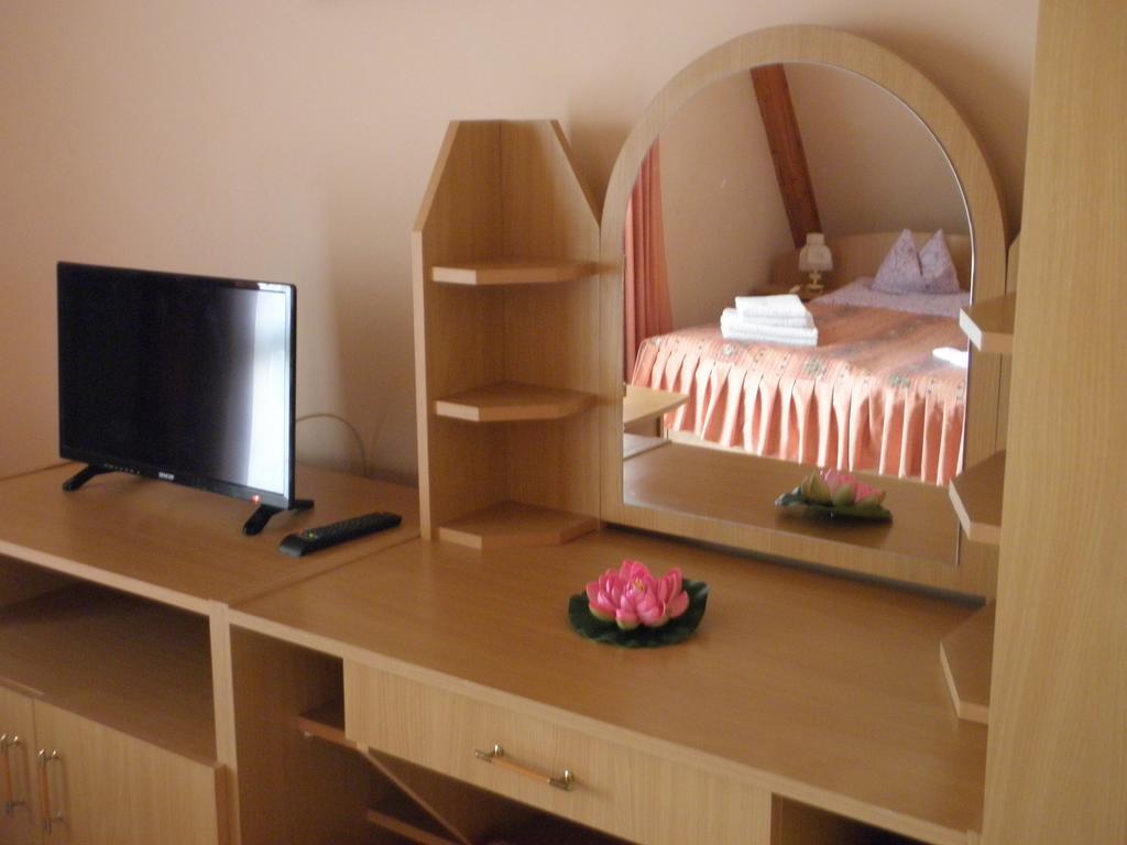 ヘーヴィーズ Kristaly Apartman Bed & Breakfast エクステリア 写真