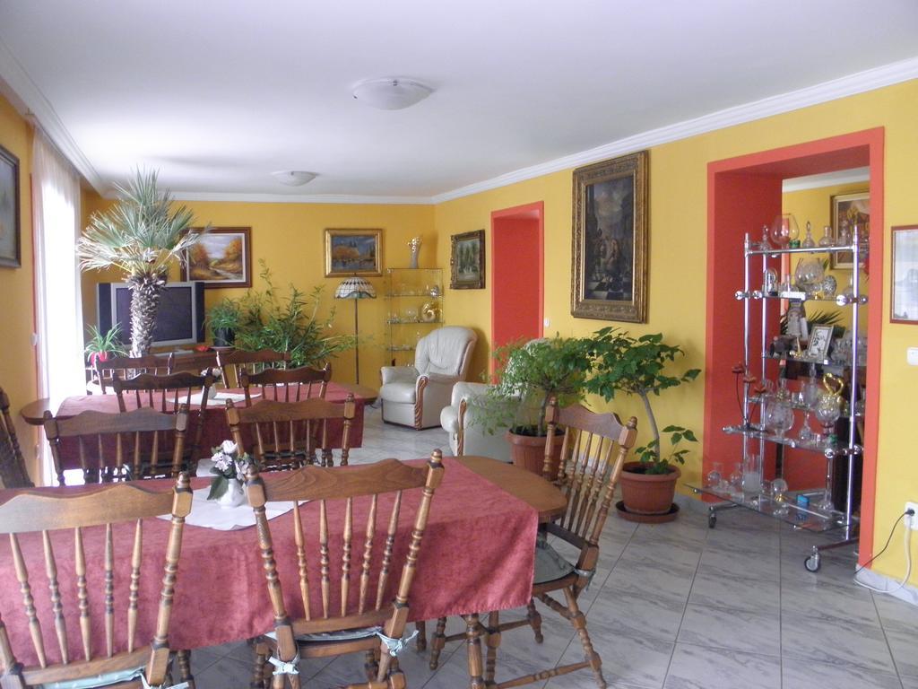 ヘーヴィーズ Kristaly Apartman Bed & Breakfast エクステリア 写真