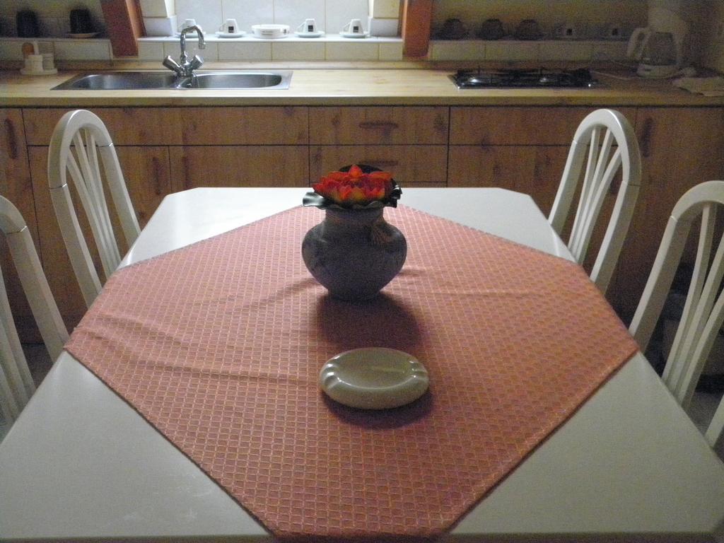 ヘーヴィーズ Kristaly Apartman Bed & Breakfast エクステリア 写真
