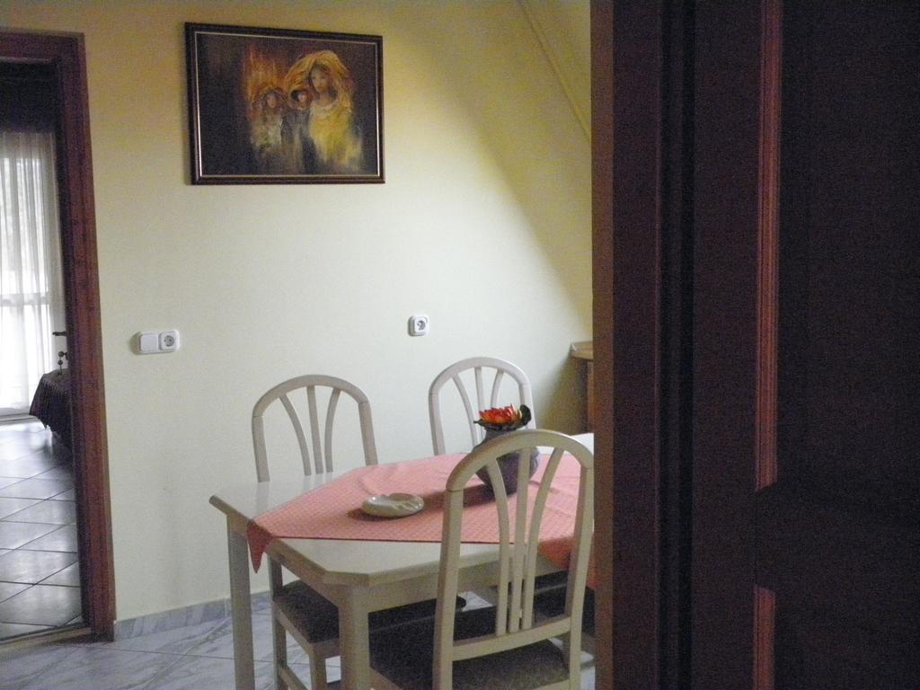 ヘーヴィーズ Kristaly Apartman Bed & Breakfast エクステリア 写真